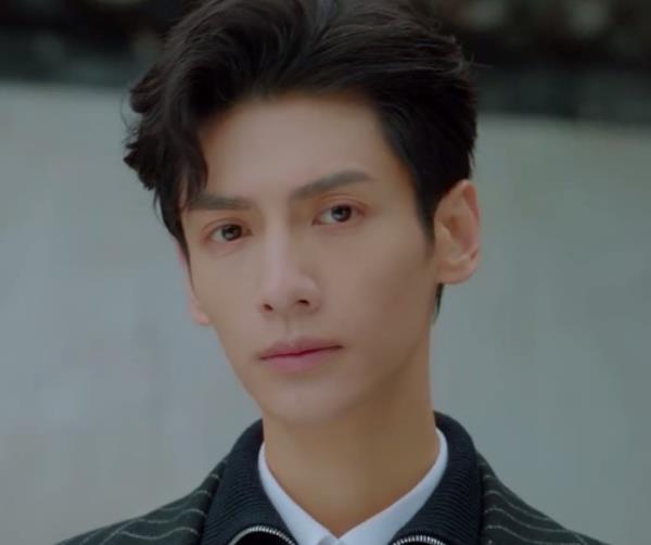 程潇|程潇两部新剧都糊了，小姐姐人气高颜值也高，但演技还需要提升