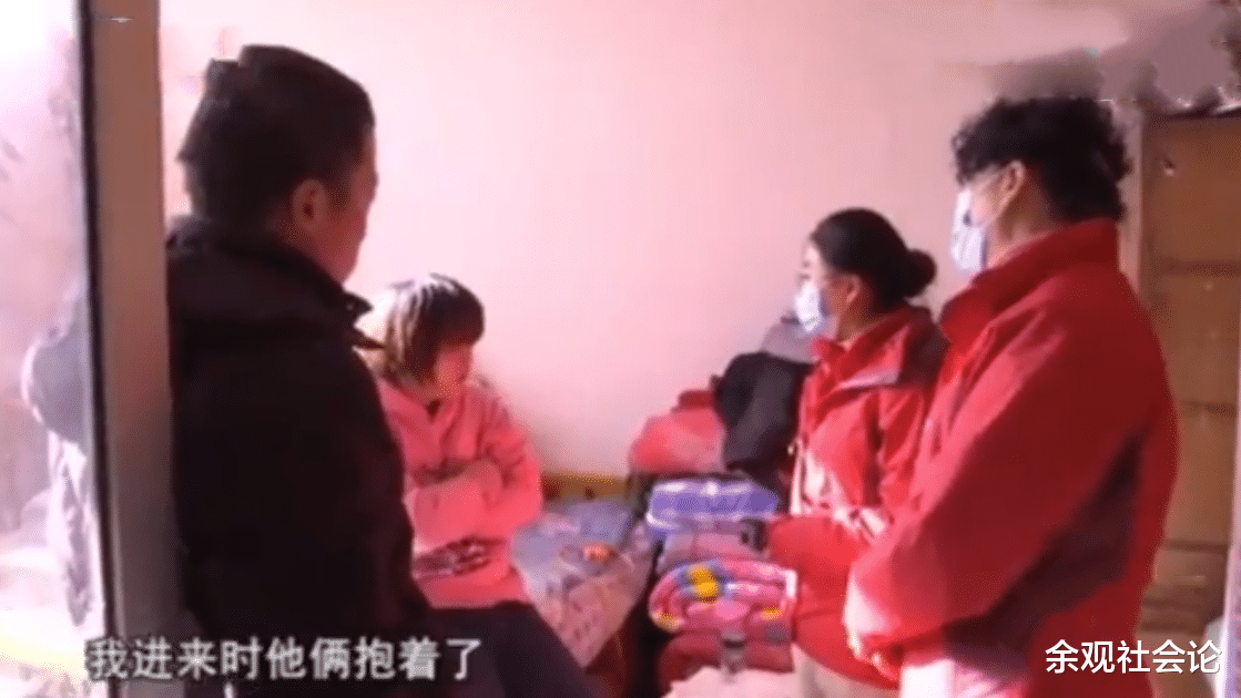 残疾人 24岁娇妻瞒着36岁丈夫给残疾人当住家保姆，整间屋只有一张双人床