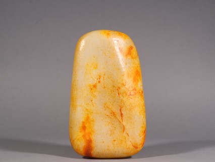 老玩家|老玩家旧藏 和田玉原石籽料“黄财神”摆件。