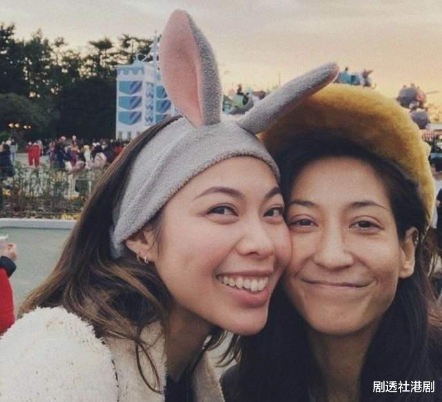 何赛飞|香港人气女星首次带未婚妻亮相综艺，明年将在国外结婚，父亲王敏德大感激动