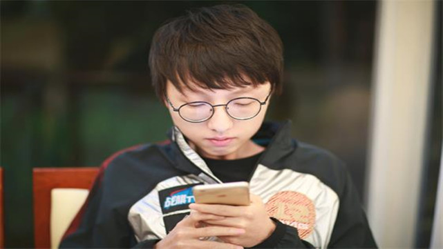 RNG|“RNG欠我2年工资没给”，继Mlxg起诉RNG后多名元老发文力挺：RNG也欠我钱！