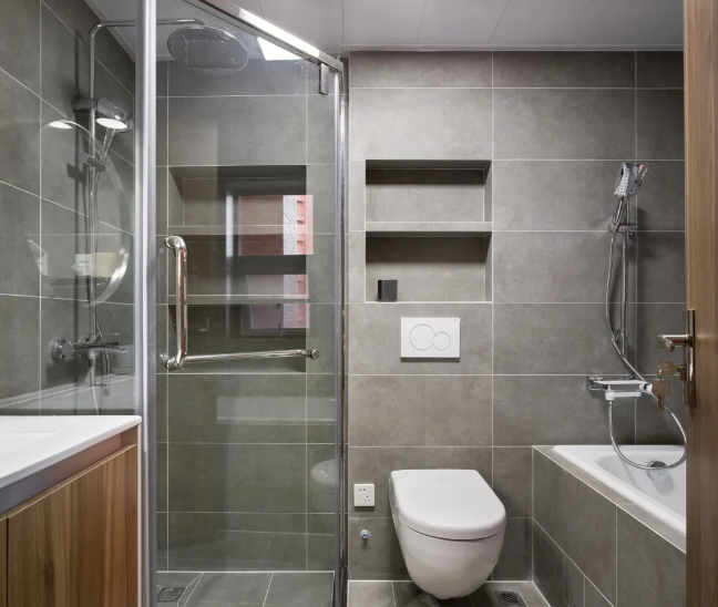 老年小妙招|越来越多人卫生间这样做收纳，比置物架效果好太多，不占地还省钱！