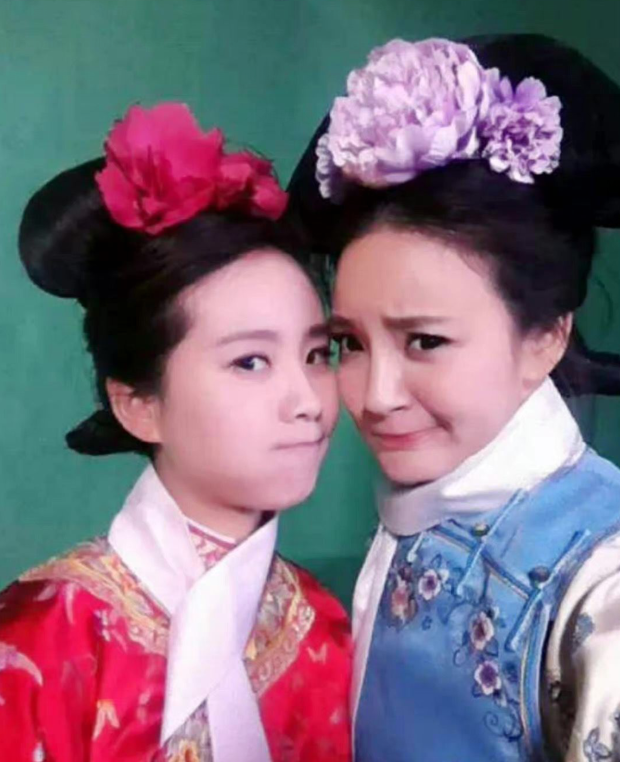 |《步步惊心》幕后旧照，刘诗诗放肆大笑超可爱，林更新抽烟环境颇搞笑