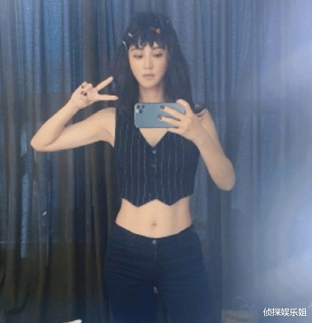 张歆艺|张歆艺穿露脐装身材瘦回产前，小蛮腰马甲线太吸睛，状态似逆生长