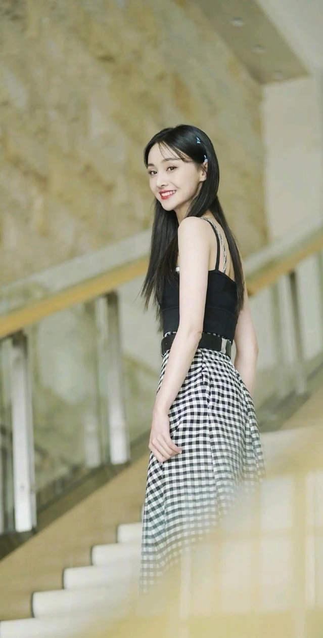 郑爽|郑爽换头像，网友直呼跟她文字一样看不懂，懂郑爽只有马天宇？