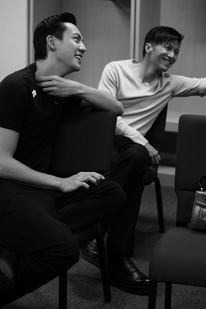 陈伟霆|英皇群星大聚会：Twins意外缺席，谢霆锋和陈伟霆罕见同框