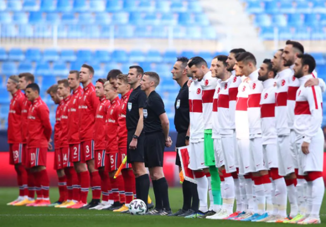 土耳其队|2-0！国足苦主踢疯了，14分钟2球，全队疯狂庆祝，哈兰德目送丢球