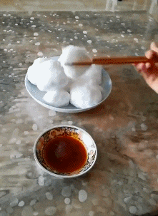 别墅 “老家的别墅房终于要完工了，可总觉的哪里不对...”哈哈哈阳台好奇怪啊