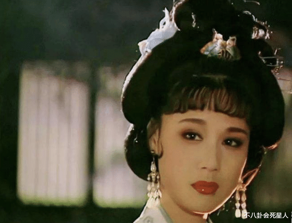 曹颖|别再乱动脸上的痣了！这些中年女星把痣变成特色，个个有灵气