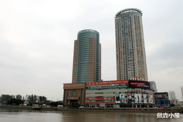 佩垚小屋 宁波市20年老店处境艰难,曾经生意兴隆,现却被时代所淘汰