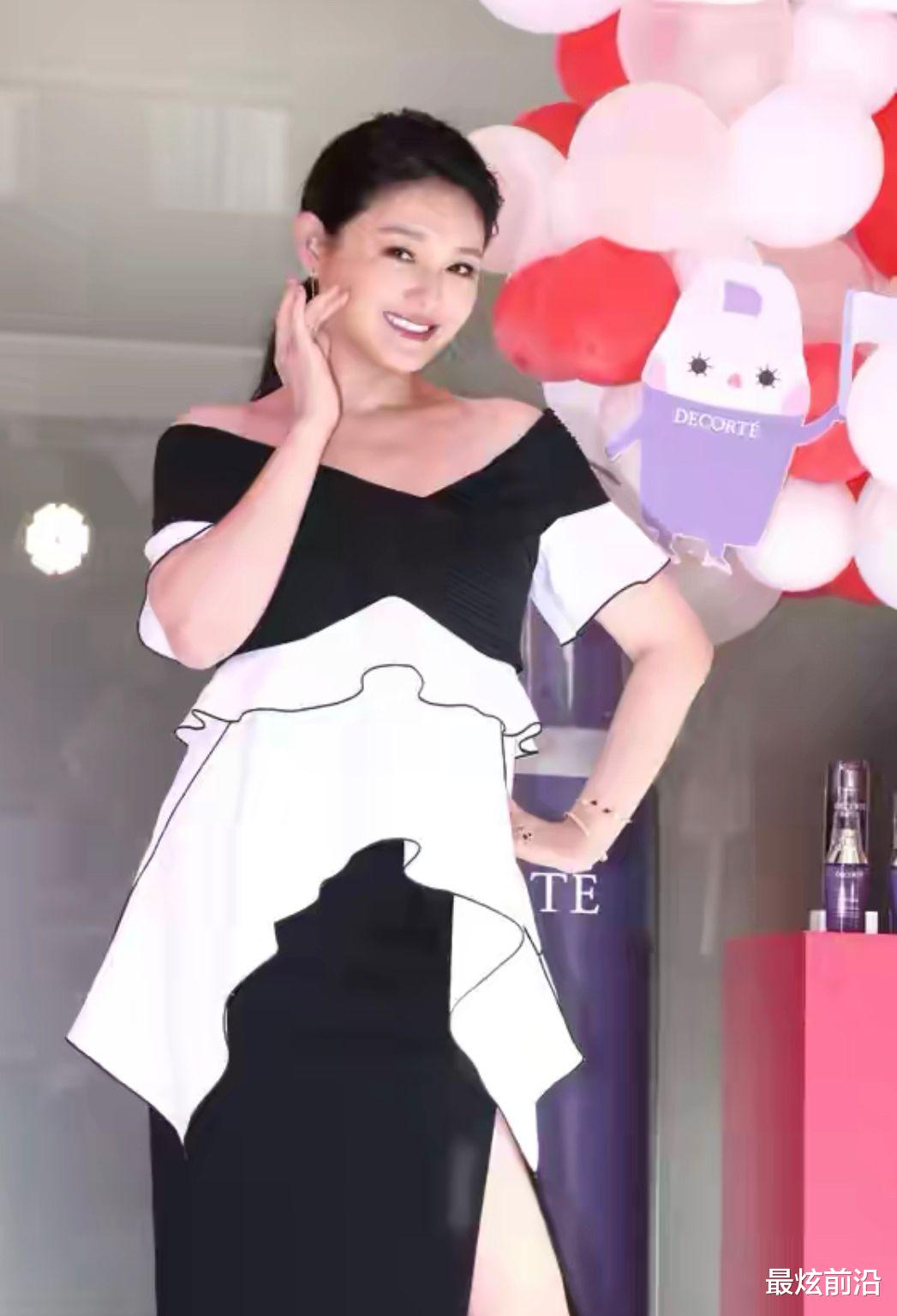 最炫前沿 大S身材气质真好,穿一身吊带羽毛裙性感十足,魅力不减当年