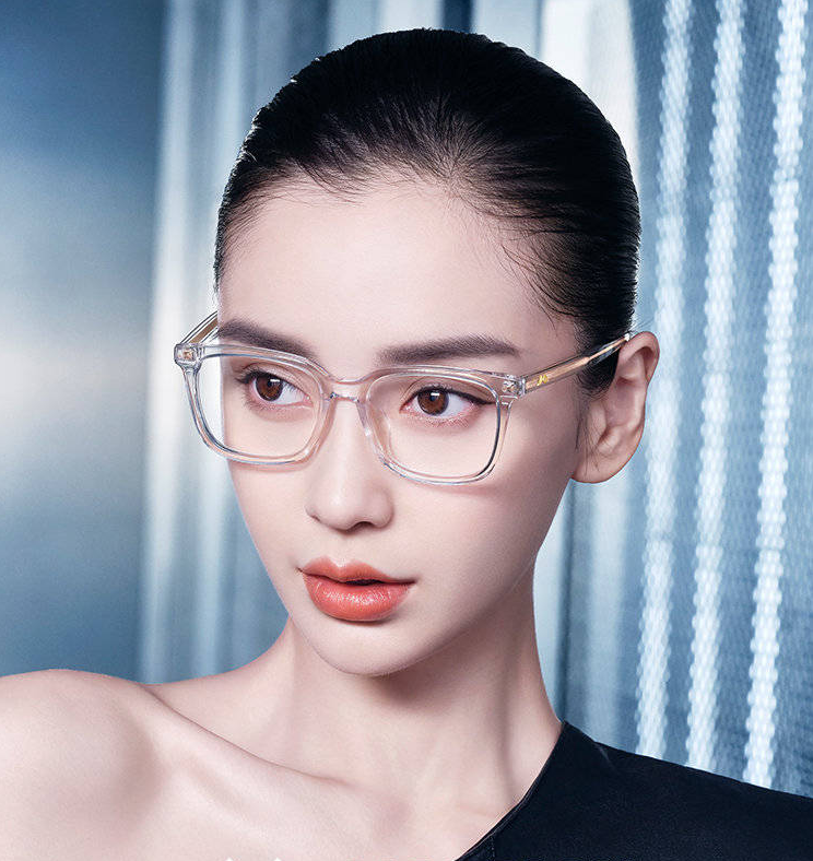 肖战|更换代言人肖战，网友直呼长了见识，也让蔡徐坤和杨颖有些尴尬！