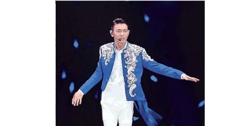 演唱会|他自以为很红，在演唱会上对着空座唱了整晚，场面一度尴尬