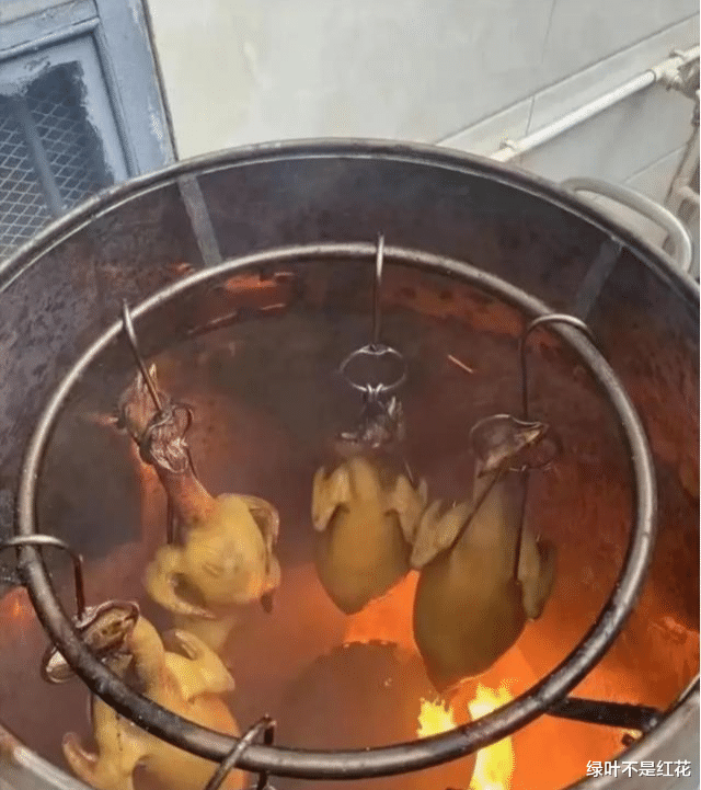 烤鸡变成了烧鸡!福州男子花费1万元学厨艺,回家就翻车