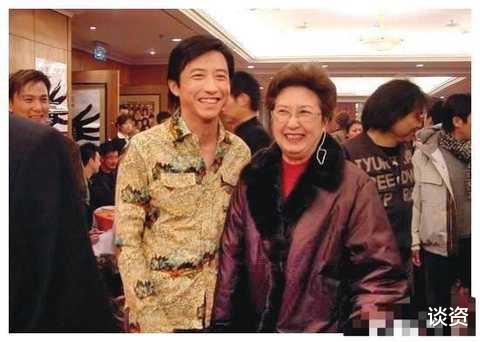 庾澄庆|庾澄庆为90岁母亲庆生,老母亲气质高贵出众,伊能静儿子未出席