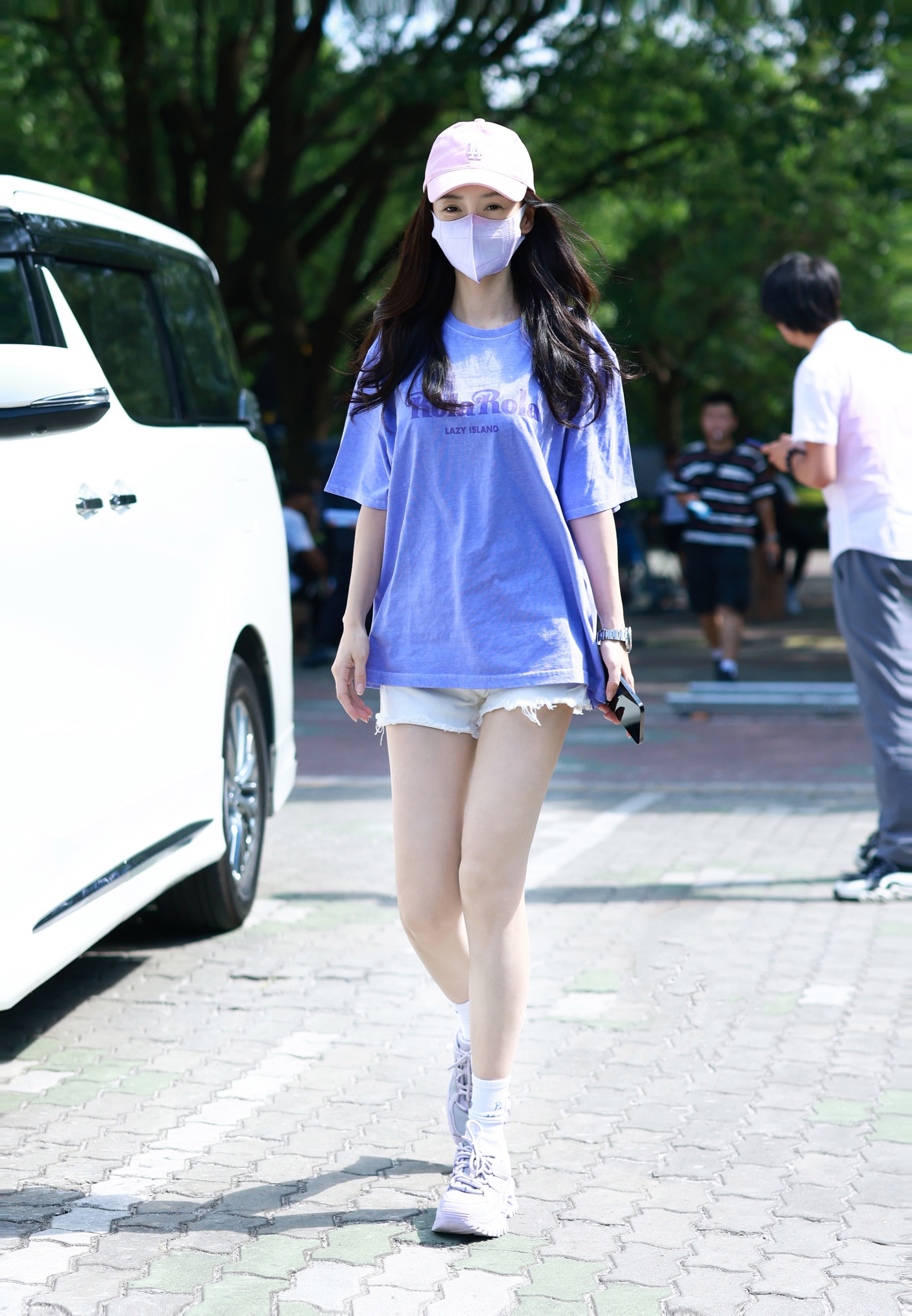 红珊瑚me|杨颖的私服太好看了，小背心配皮短裤，又甜又酷很有少女感