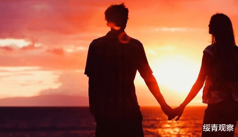 绥青观察 中国好闺蜜?女子离婚朋友拉横幅庆祝,当事人:是她们给了我勇气