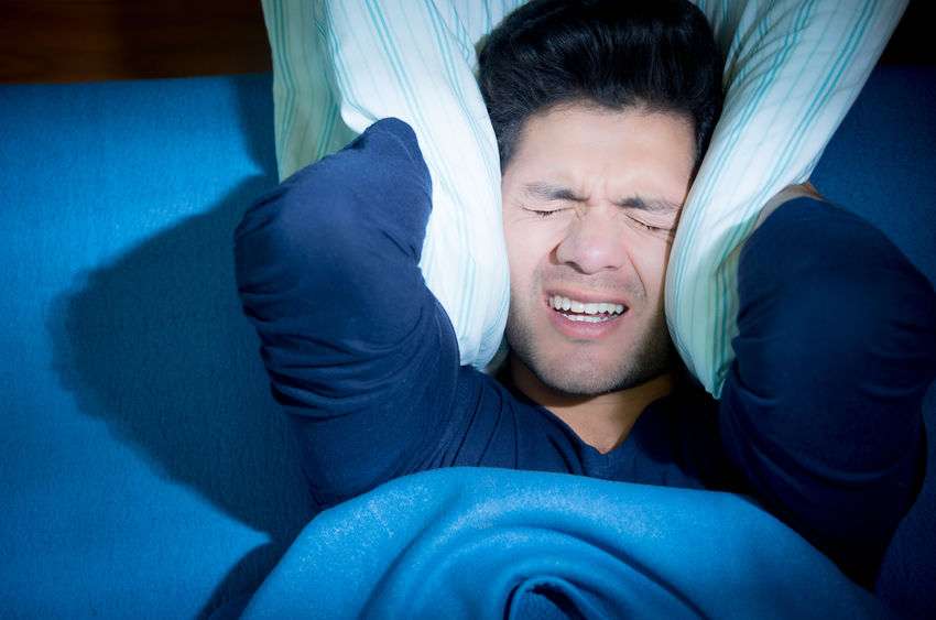 小心伤眼又折寿?提醒:睡前玩手机,没准等待还有这4个后果