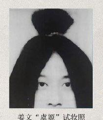 张丰毅|张丰毅拍戏回到家就被媳妇喊话脱掉衣服,家里一群闺蜜等看他腹肌