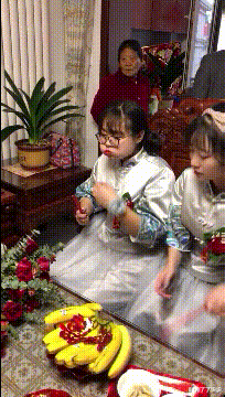 时光了了说说|“现在的女生穿着罩衣就出门了，这大大的后背是留出来拔罐的吗？”哈哈哈哈！