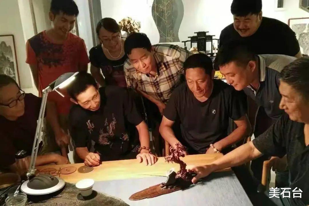 2012年,买来一块石头像戴帽子的老人,四年后,稳赚了58万
