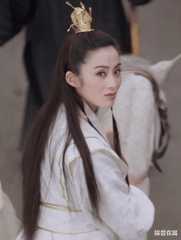 张敏|同是性感女神，53岁的张敏脸颊干瘦，翁虹身材依旧丰腴