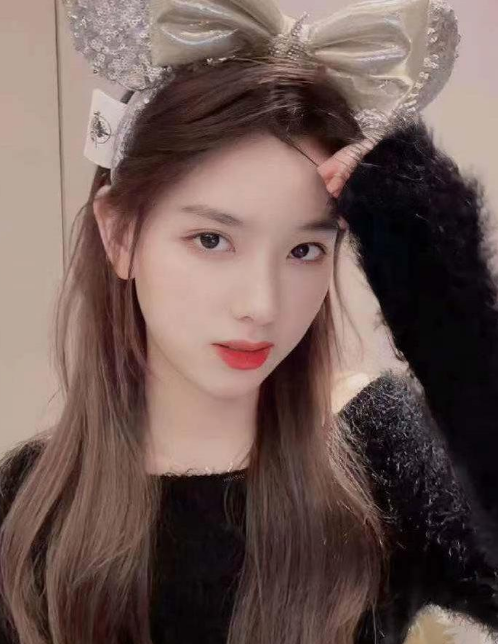 孙一宁|孙一宁17岁旧照曝光，长相清纯不输女星，别说思聪了我也想做舔狗