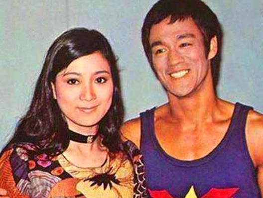 向太|向华强与丁佩离婚多年，又养了她40年，为何向太还称呼她姐姐？