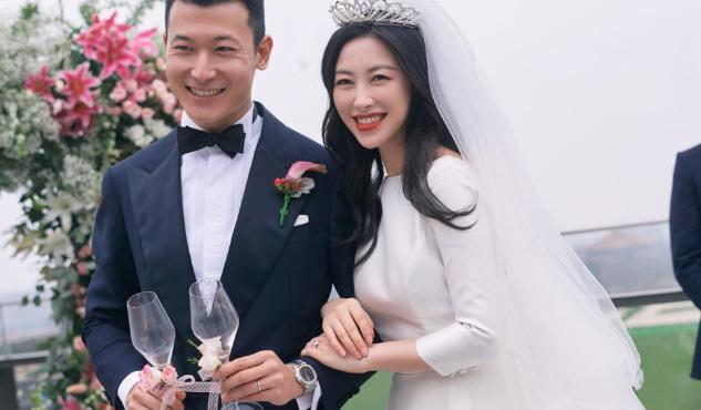 朱珠|“中国第一美”朱珠得女！宝宝正面曝光颜值高，浅笑梨涡太抢镜