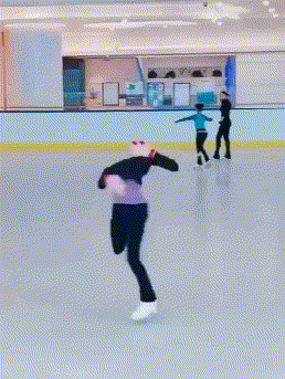 小叶娱记 “酒桌上领导把酒泼你脸上,你怎么办?”