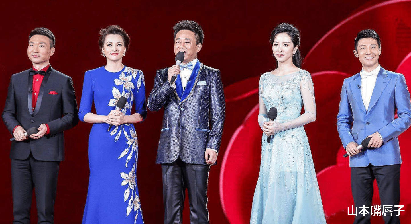 穿衣搭配|春晚主持人定了！董卿缺位，31岁新女主持穿衣可咸可甜气质了得