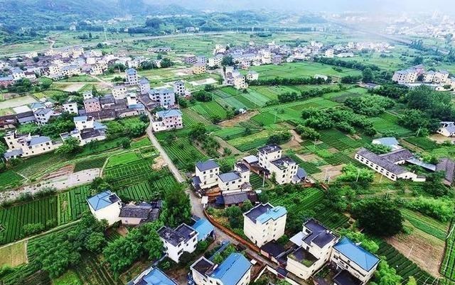 静静聊澸情 子女户口在城里，还能继承父母农村宅基地吗？答案让人有点意外