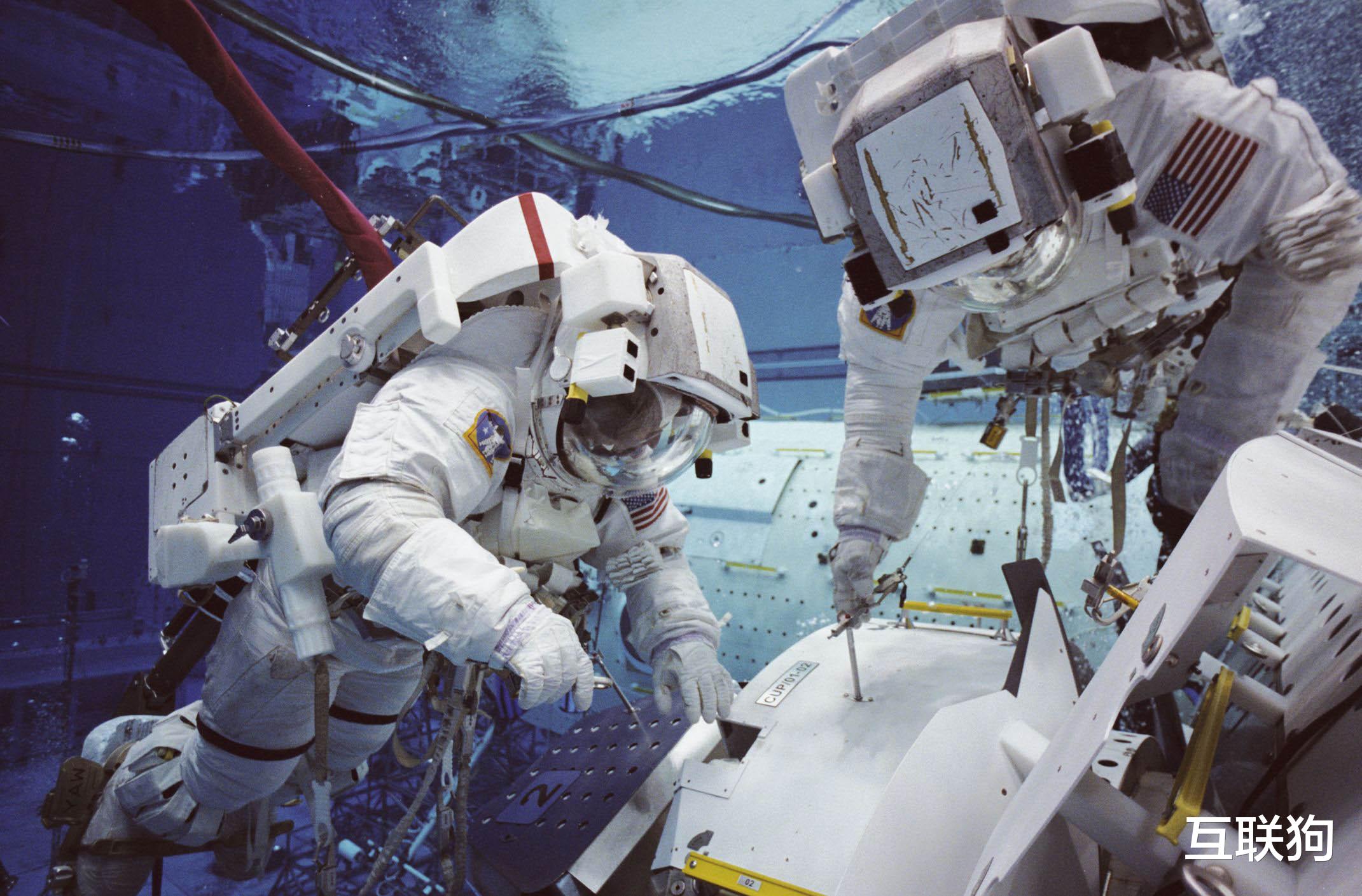 月球 宇航员踏上月球的那一刻，回头看地球，为何会感到恐惧？