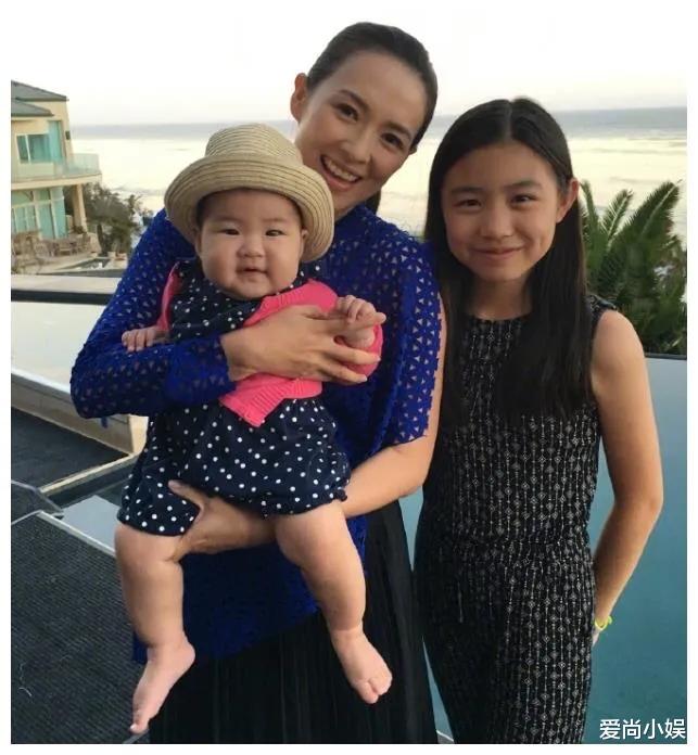 程潇|章子怡晒女儿醒醒打疫苗的照片，此照片一流出，引起网友们热烈讨论