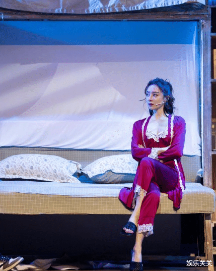 袁姗姗|袁姗姗开始演话剧了？王珞丹还为她点赞？