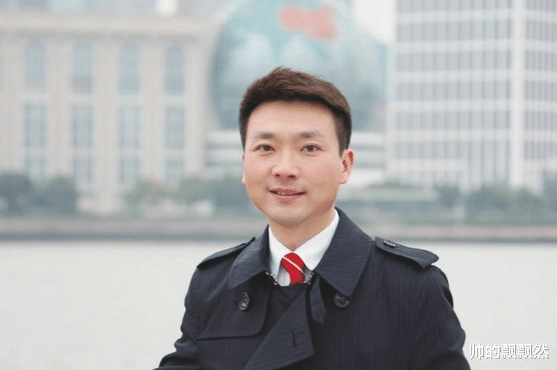 康辉|康辉：29岁娶小师妹刘雅洁，结婚21年没有孩子，风光背后有眼泪