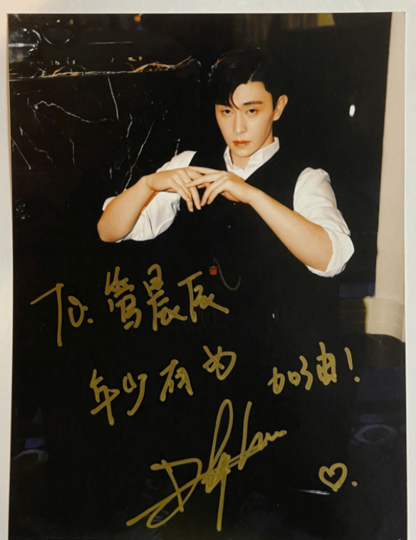 黄景瑜|文体不分家!张哲瀚为奥运健儿庆生,邓伦求奥运冠军签名照