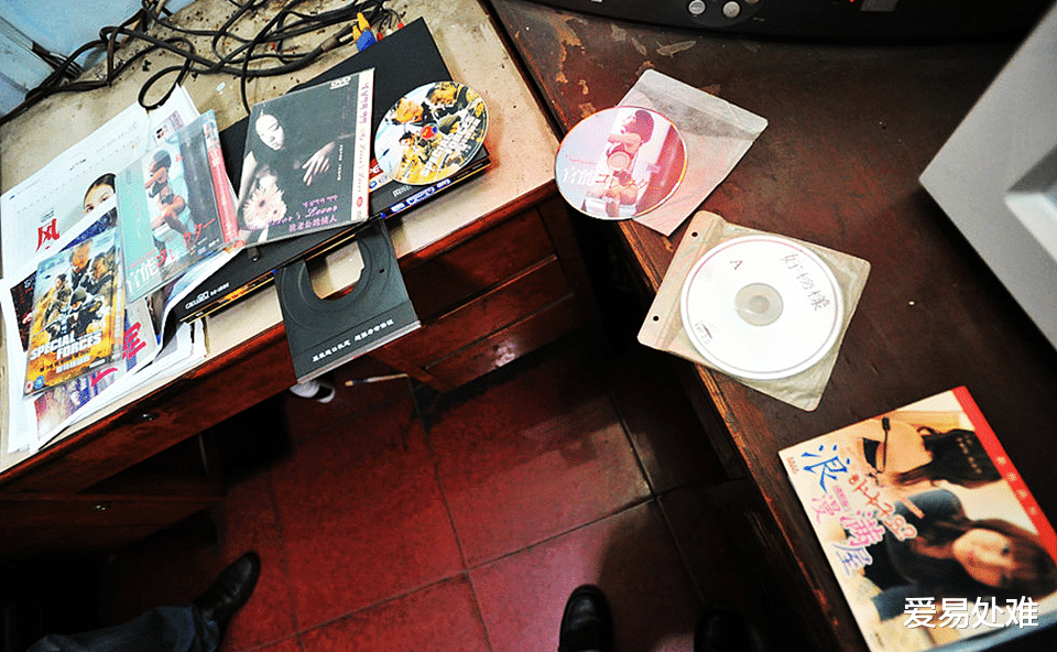 因技术手段落后，奸尸恶魔险逃过制裁，最终一块雨布令其暴露身份