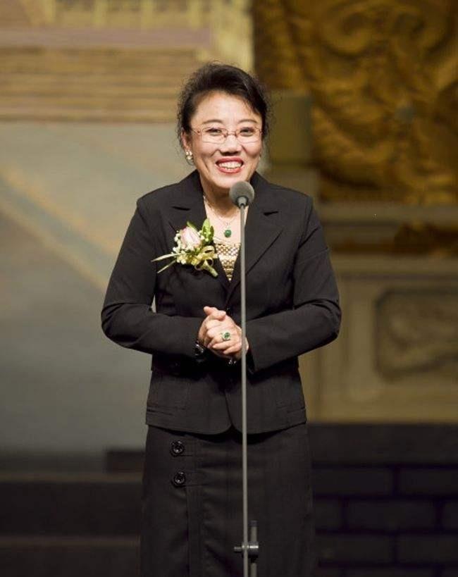 杨紫|京剧老旦名家兰文云和安平演戏还留着劲呢，唯独和康万生唱得尽兴