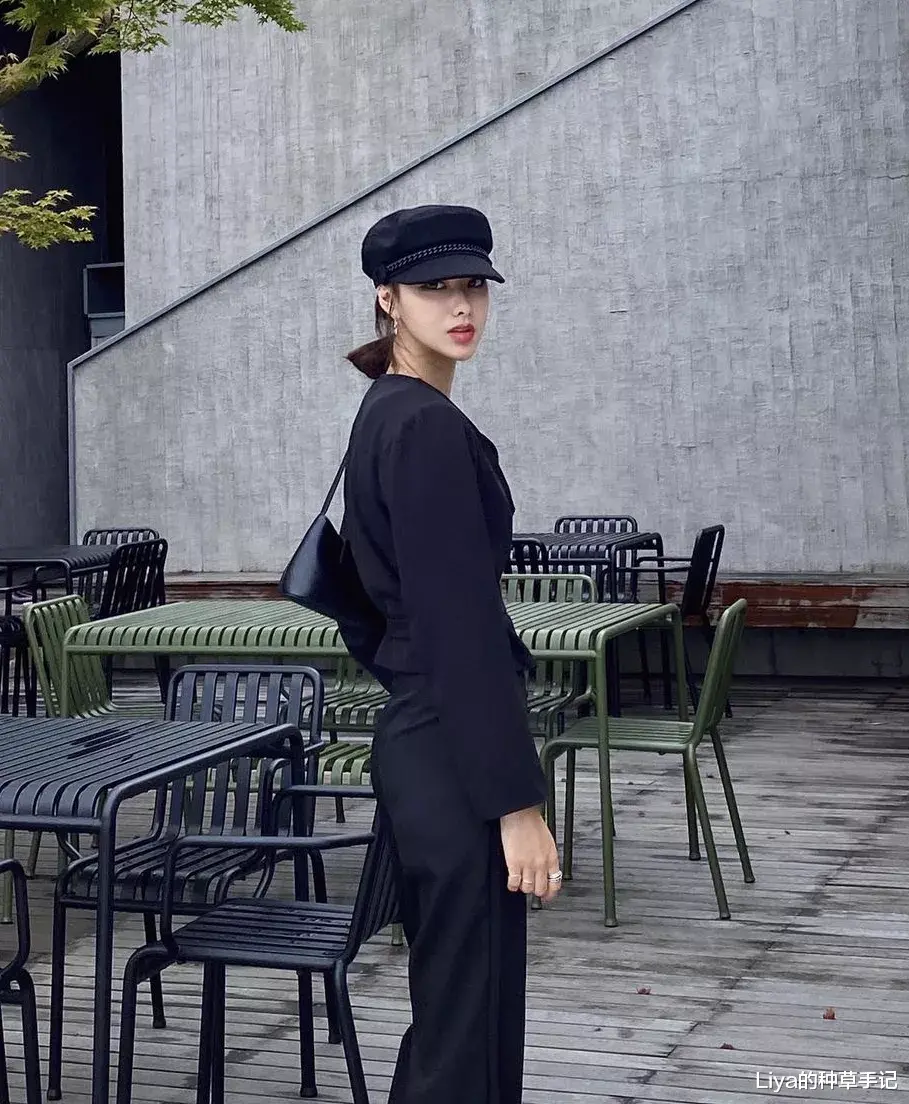 Liya的种草手记 别再穿一身黑了！今冬这3套才是真好看