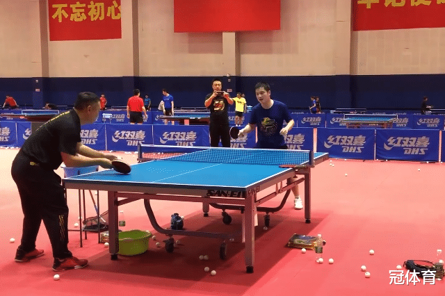 张本智和|爆冷！国乒强敌输球，张本智和无力回天，刘国梁亲自调教华裔名将