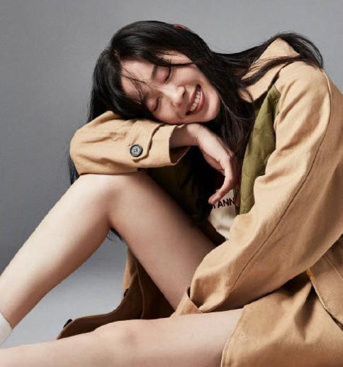 奶球妈咪聊|奥运冠军孙一文拍大片,五官精致性感红唇太美艳,颜值不输女明星