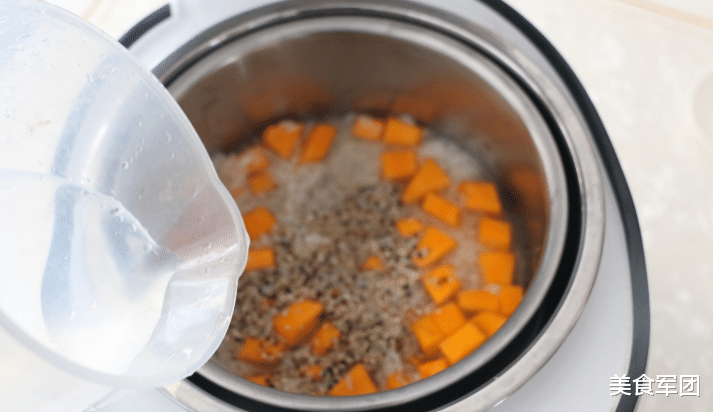 米饭|米饭这么蒸，又香又软，低糖又健康，1次吃2碗也不担心胖