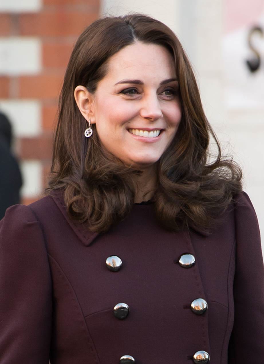 凯特王妃 从新面孔的平民，到尊贵的公爵夫人，英国凯特王妃迷住王子的美