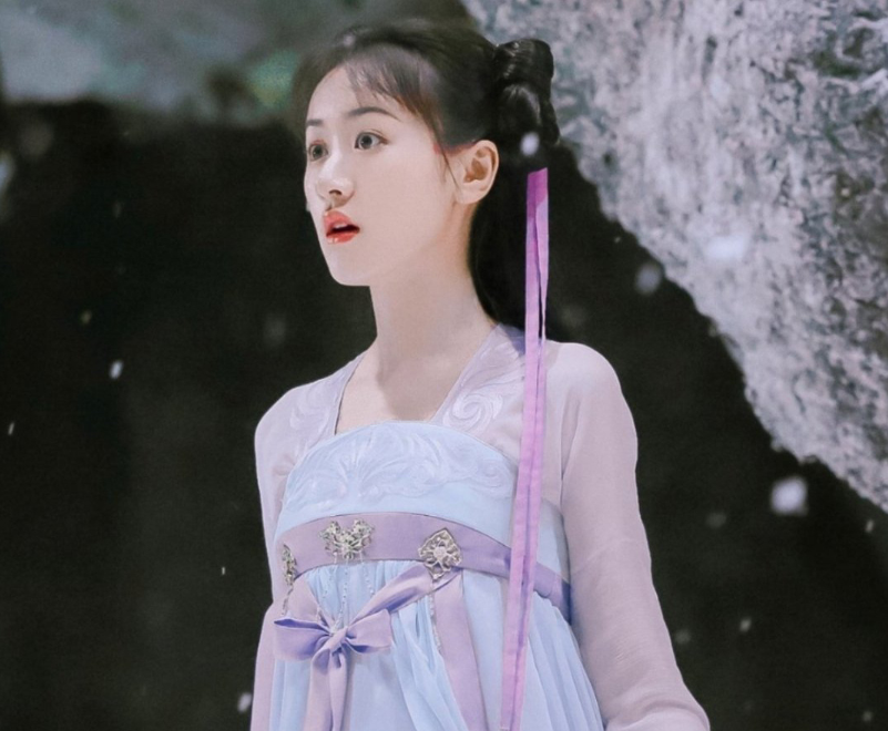 赵露思|女明星之战！赵露思袁冰妍“撞”造型，颜值差距引网友热议