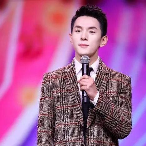 李佳琦|李佳琦又翻车了,带货直播中多次讽刺旁边的工作人员