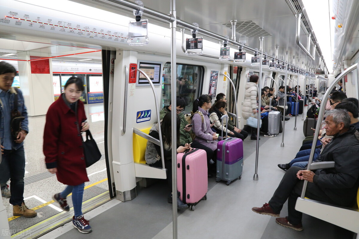 老牛论道 1200万郑州人,每天都是谁在坐公交,又是谁在坐地铁?