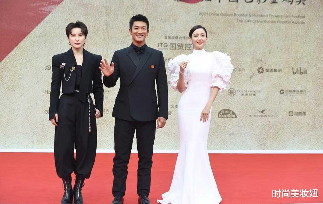 佟丽娅|佟丽娅气质真没得挑，穿白色泡泡袖连衣裙气场强大，美得惊艳