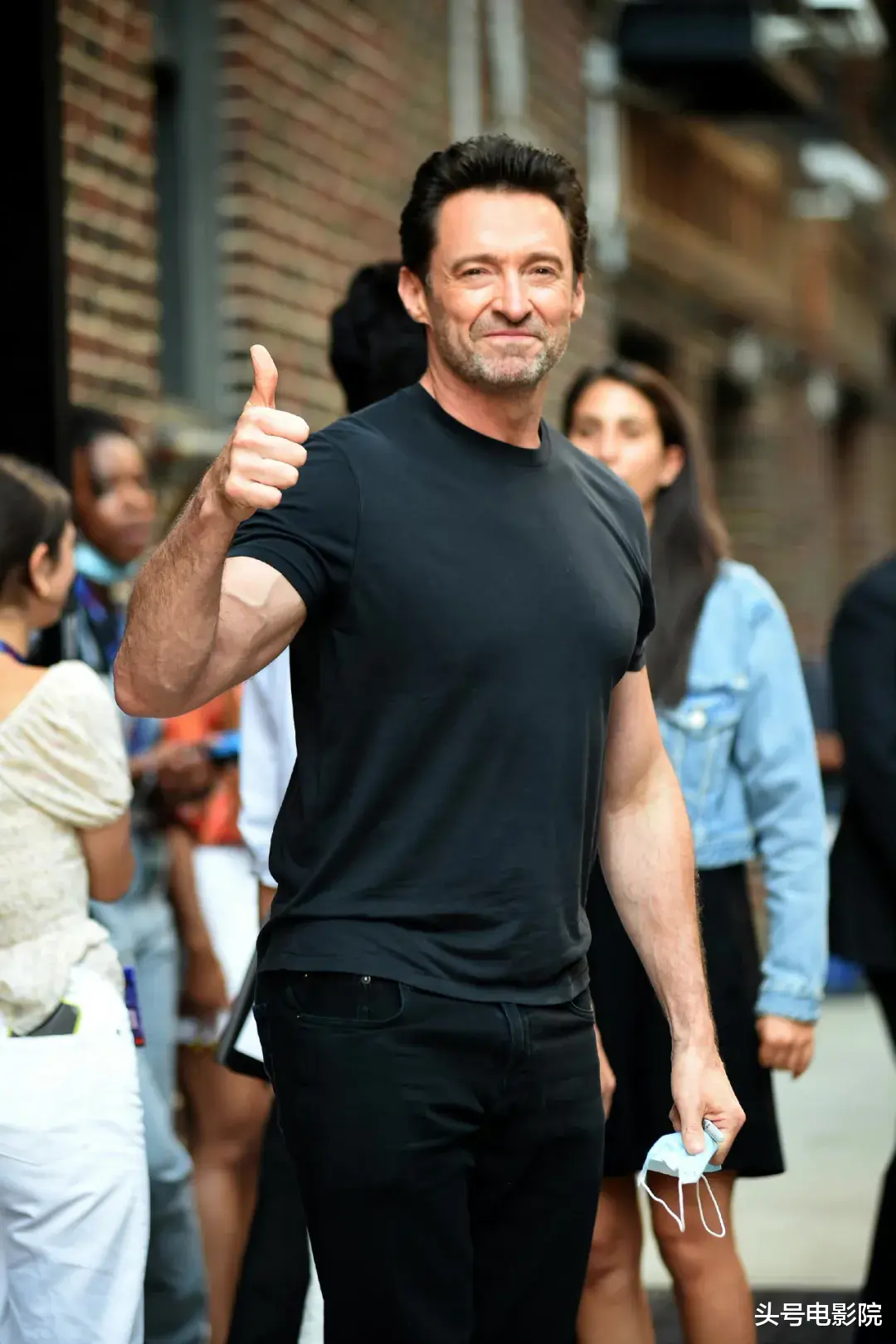 金刚狼|再爆皮肤癌危机！53岁金刚狼接受活检，与大13岁老婆结婚25年无孩