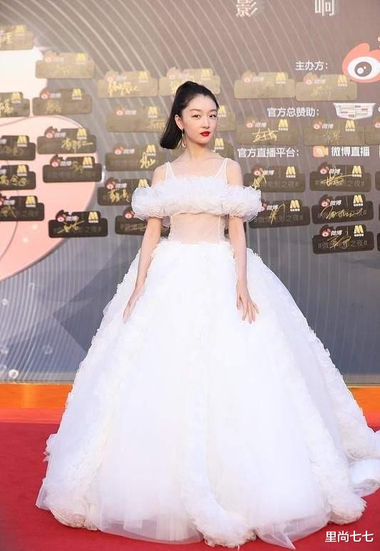 倪妮|四代谋女郎同台，章子怡显老刘浩存驼背，倪妮小肚明显周冬雨躺赢